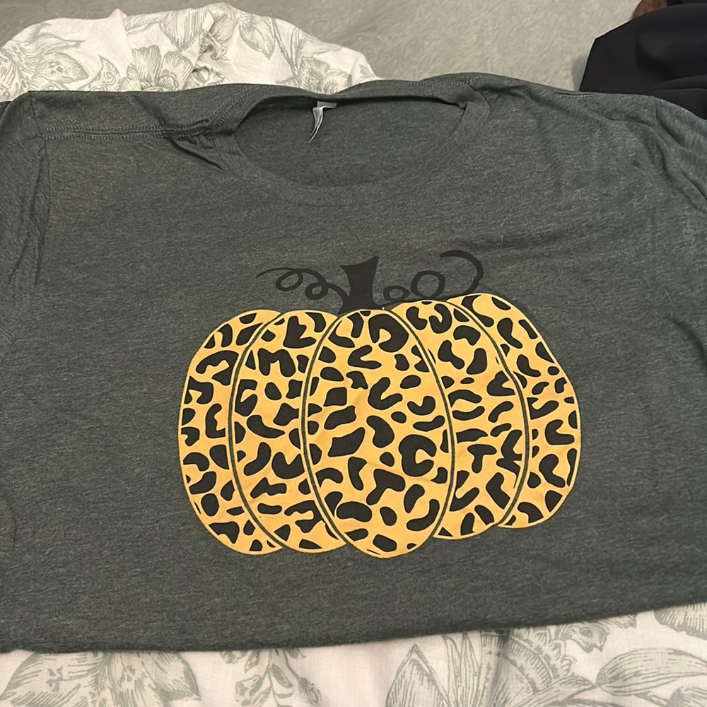 Pumpkin green tshirt sz 3X